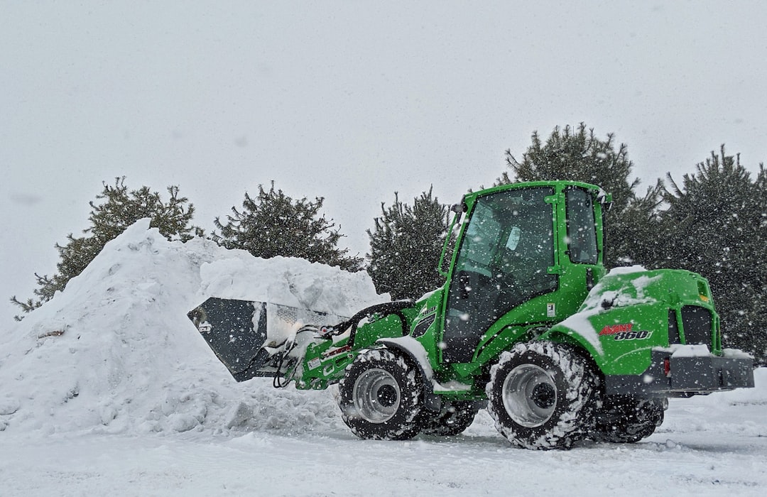 Jak wybrać idealną maszynę do usuwania śniegu – poradnik dla początkujących